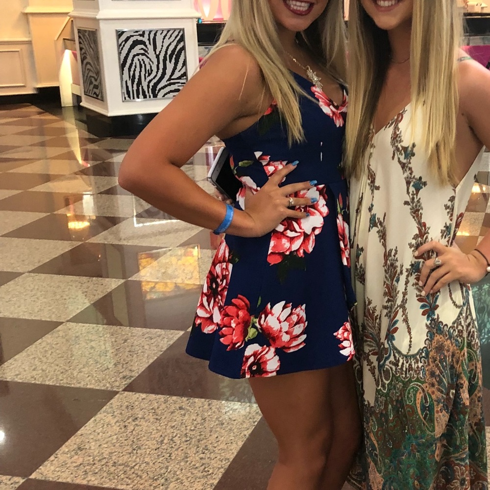 Cute floral romper!